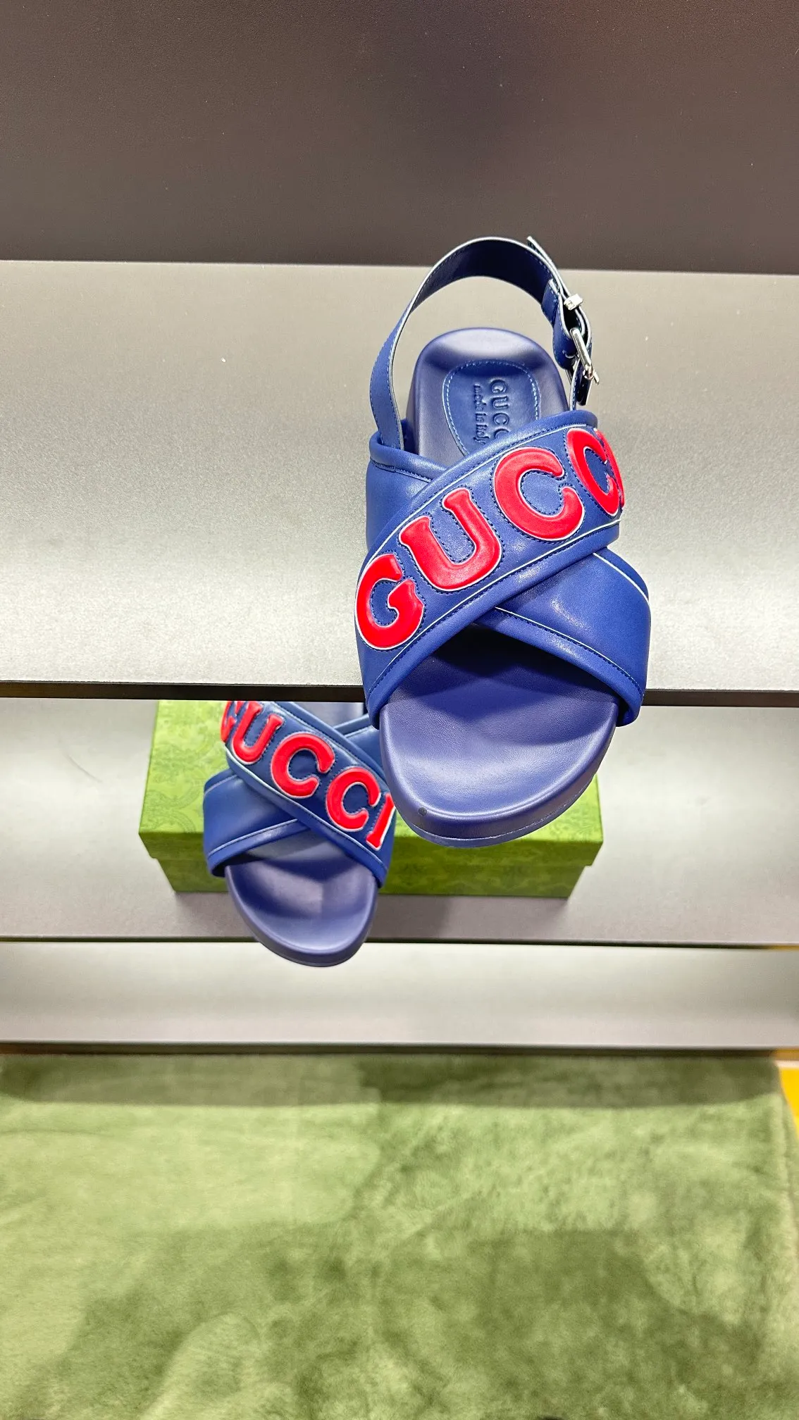 [G Family Couple Style] P: 320💰Female size 36~40 Men's size 39~45, (46. Custom-made GG slippers for men and women. This slipper is made of GG polyester fiber and is decorated with a Gucci label on the front, which adds a striking logo feel to the style. Beige GG recycled polyester fiber, same size for men and women, leather trim